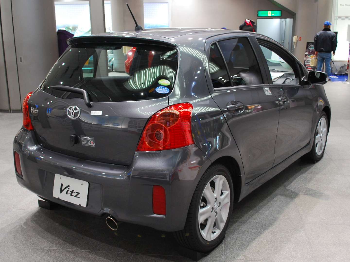 d50ff2705b758a2b2d43c1de1268d5ff_2008_Toyota_Vitz_02.jpg-1